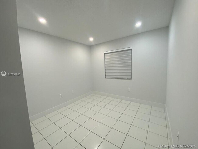 Building Photo - 312 NW 114th Ave