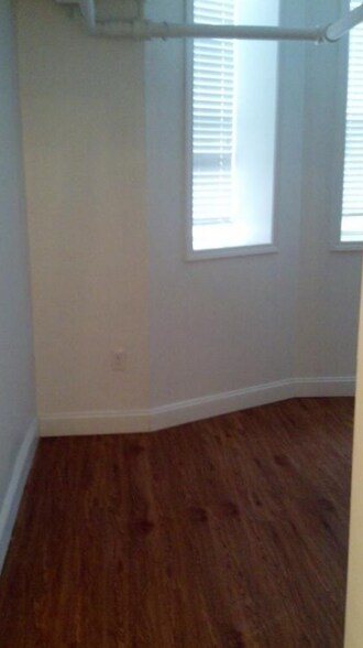 Building Photo - 63 Park Dr