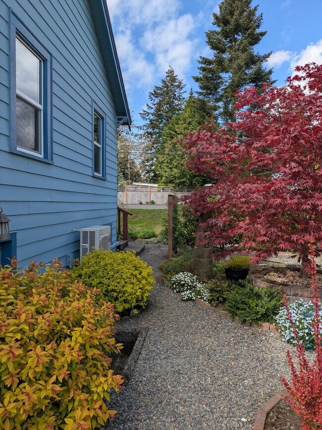 Building Photo - 517 N 97th St