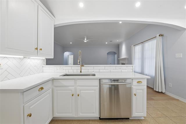 Building Photo - 835 Evergreen Ln