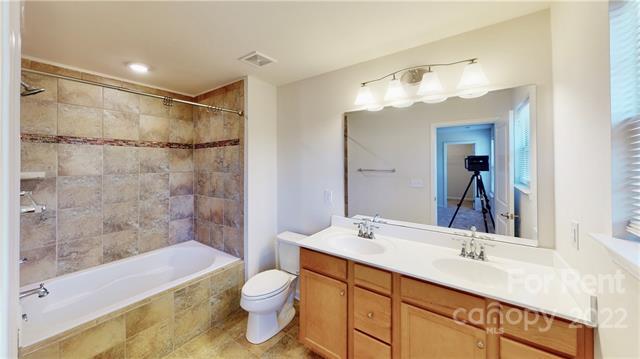 Building Photo - 1757 Evergreen Dr