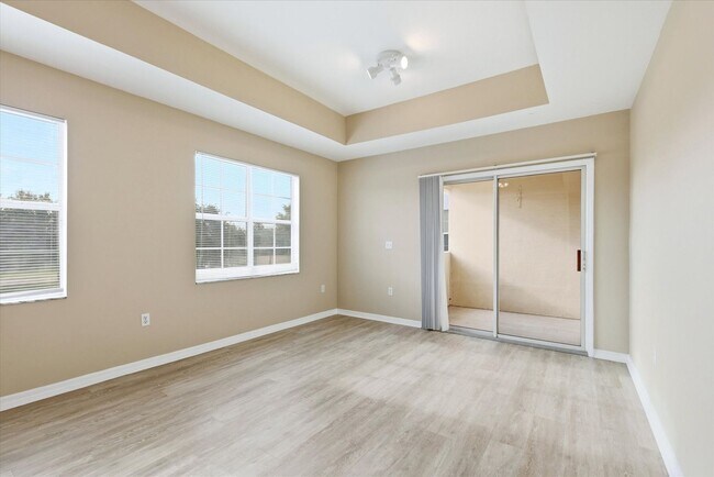 Building Photo - 1015 Villagio Cir