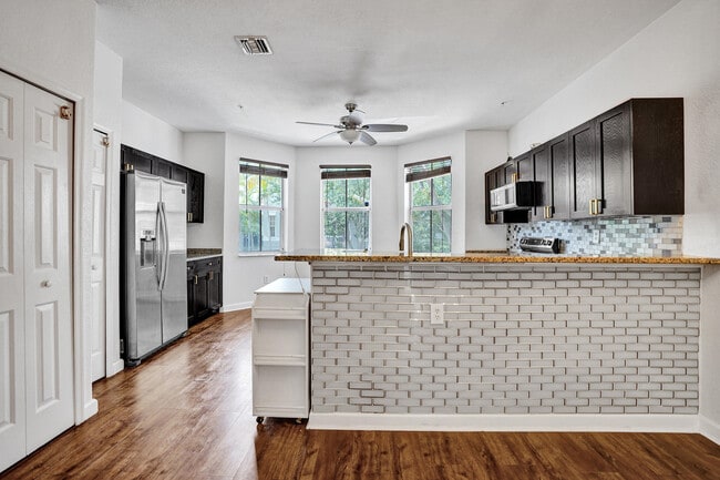 Building Photo - 3911 Shoma Dr