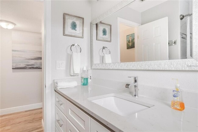 Building Photo - 4105 W Bay Ave