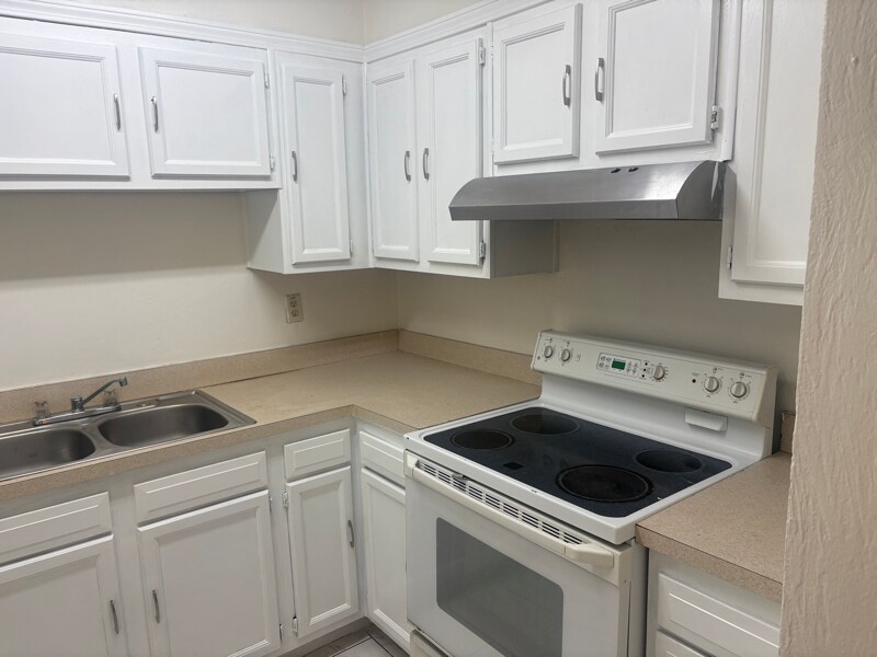 Building Photo - 1625 Espanola Ave