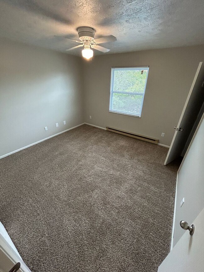 Building Photo - Spacious 2-Bedroom Living in a Quiet Commu...