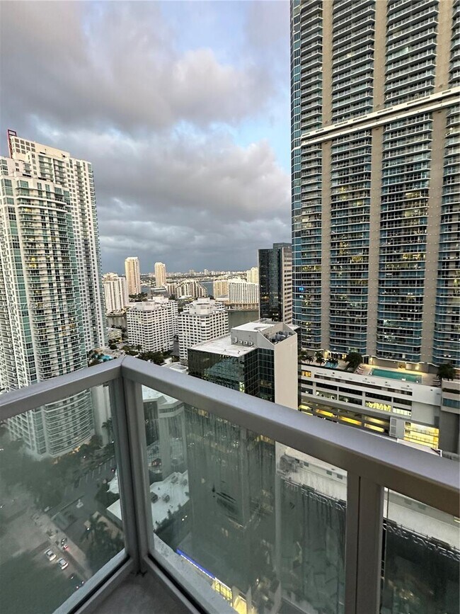 Building Photo - 1060 Brickell Ave