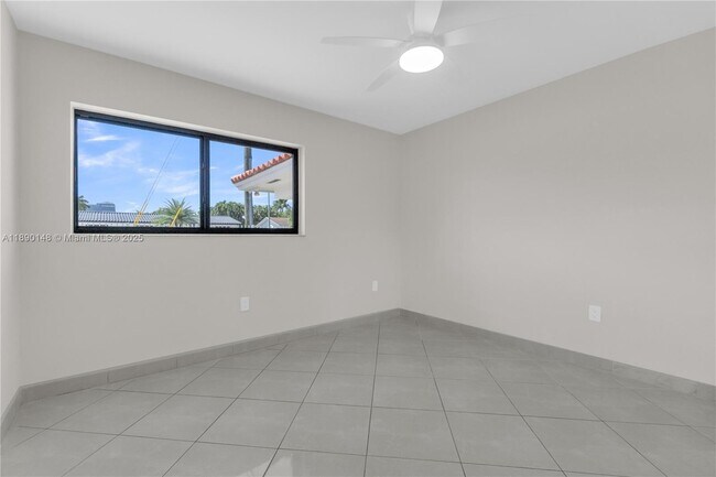 Building Photo - 631 SW 102nd Ave