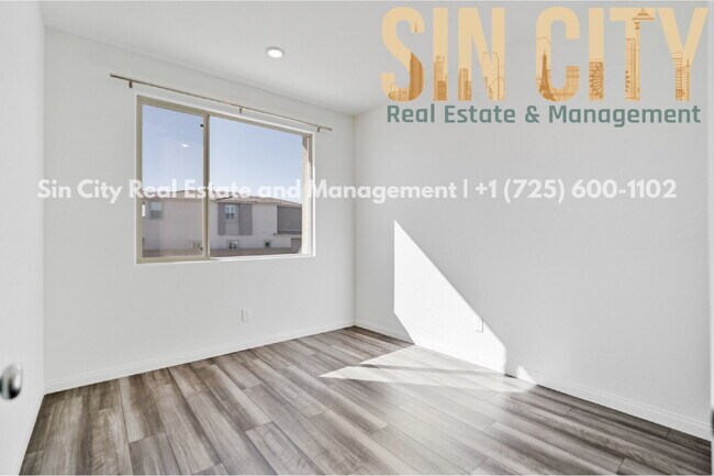 Building Photo - 11828 Black Canary Ave