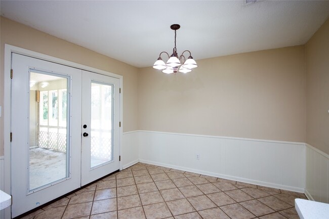 Building Photo - 2109 Riverside Dr