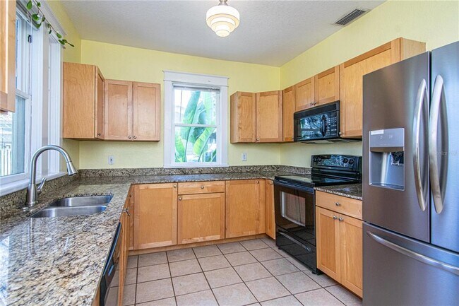 Building Photo - 310 E Idlewild Ave