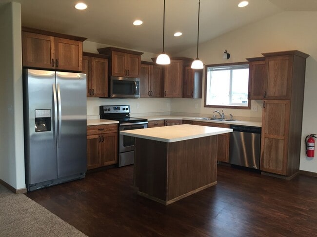 Building Photo - 3 Bed 2 Bath Single Family Home