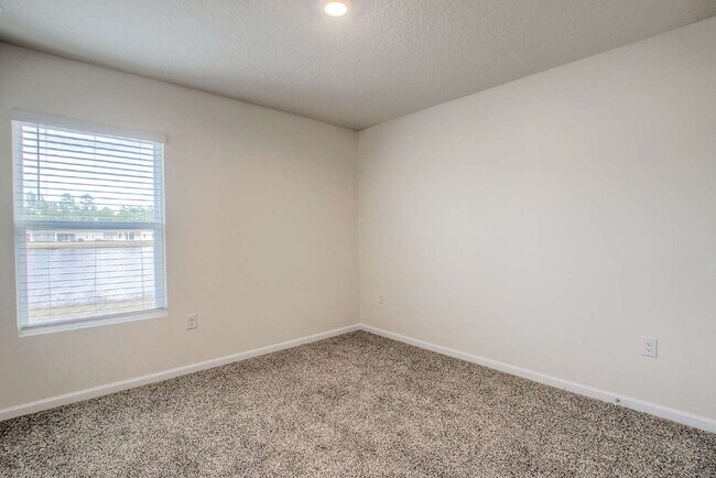 Building Photo - For Rent- 2nd month FREE Rent