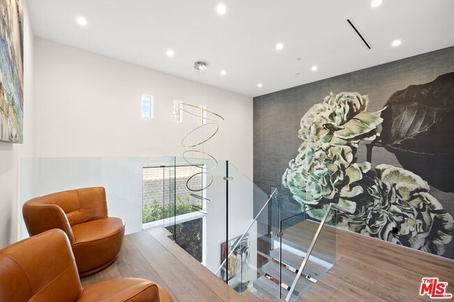 Building Photo - 1940 Kelton Ave