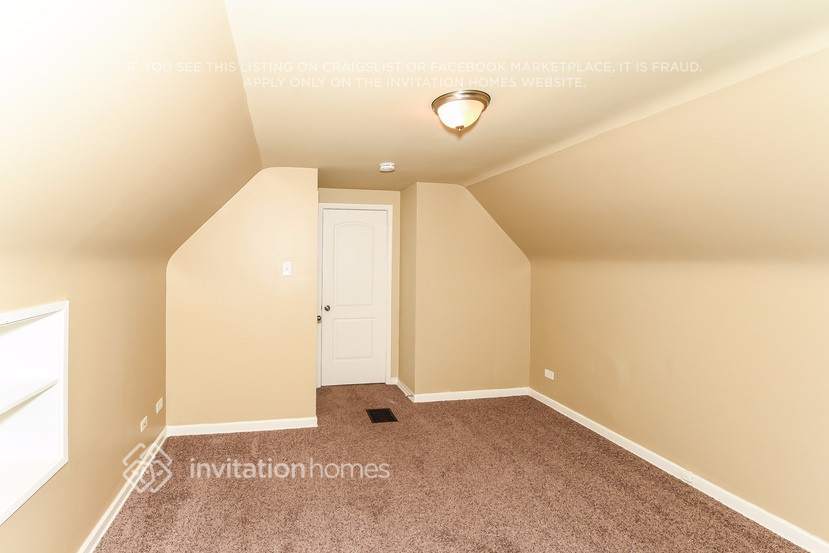 Building Photo - 9625 S Maplewood Ave