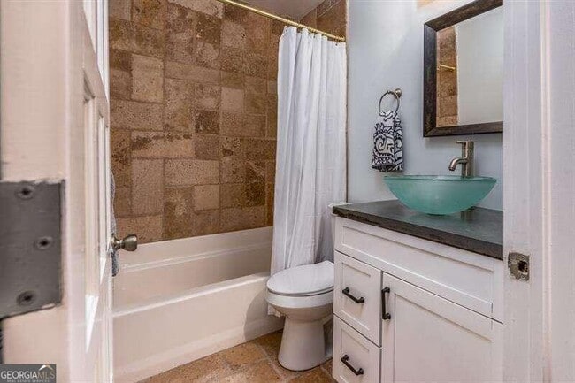 Building Photo - 3200 Rim Cove Dr