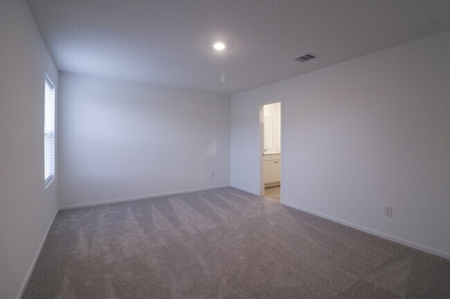 Building Photo - 2511 Night Emerald Dr