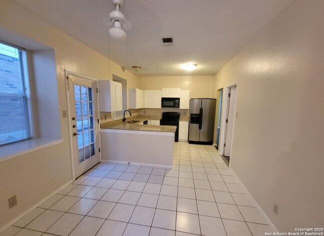 Building Photo - 5955 Heather View