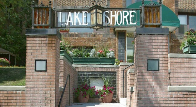 Building Photo - Lakeshore Apartments