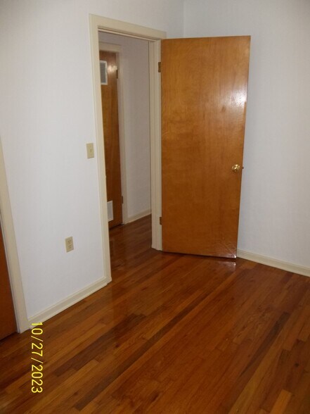 Bedroom - 431 E 19th St