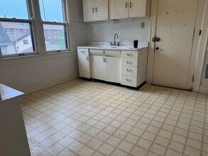 Building Photo - 213-215 N Paterson