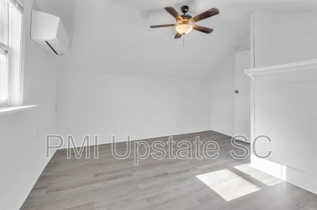 Building Photo - 109 S 7th St