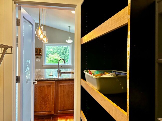 Building Photo - Rare Kent Gem, 3 BR | 3 BA | 2 DEN | 0.41 ...