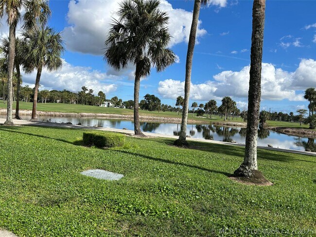 Building Photo - 7807 Golf Cir Dr
