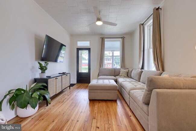 Building Photo - 136 E Harrisburg Ave