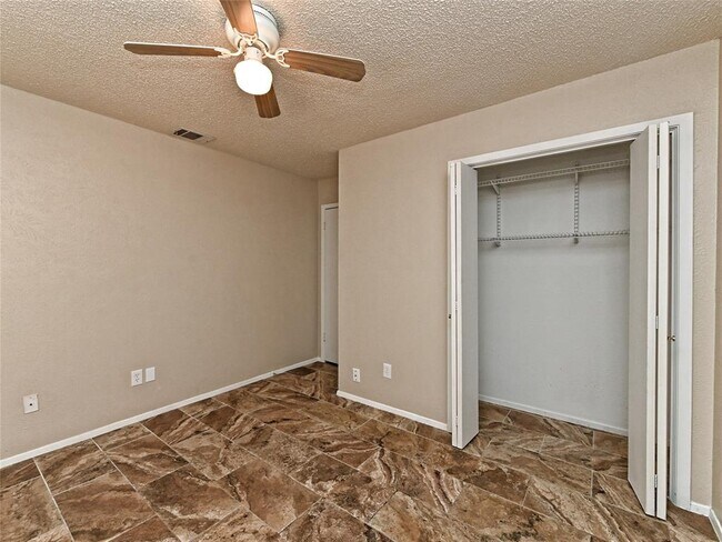 Building Photo - 1916 Gracy Farms Ln