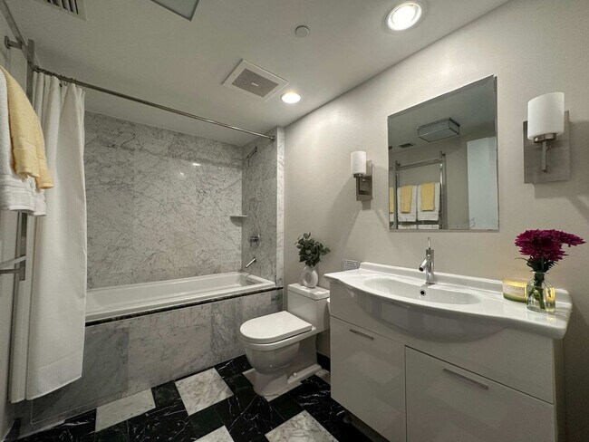 Building Photo - 485 Brickell Ave