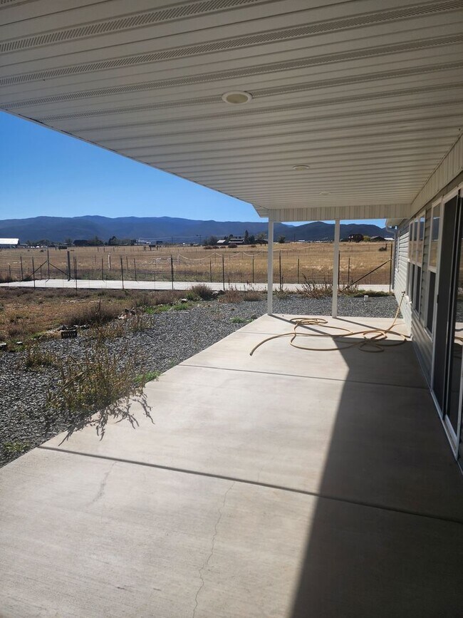 Building Photo - Rural freedom