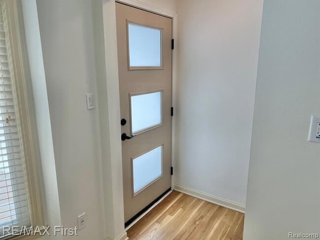 Building Photo - 4516 Robinwood Ave