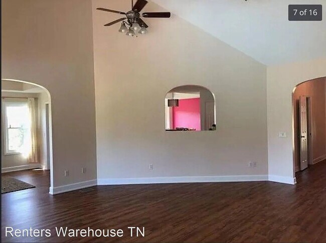 Building Photo - 3 bed/3bth with pool and garage. Country l...