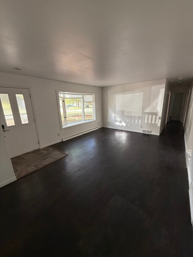 Building Photo - 4352 Clement Dr