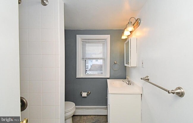 Building Photo - 2 High St