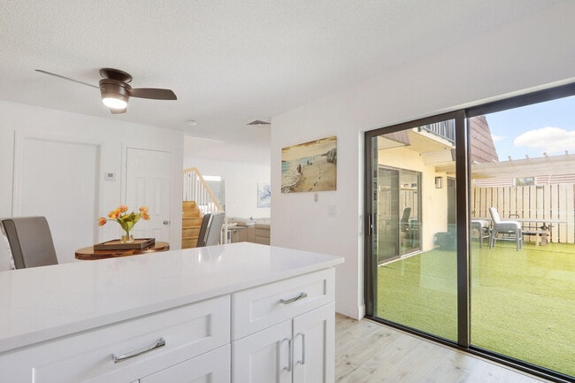 Building Photo - 1614 16th Ln