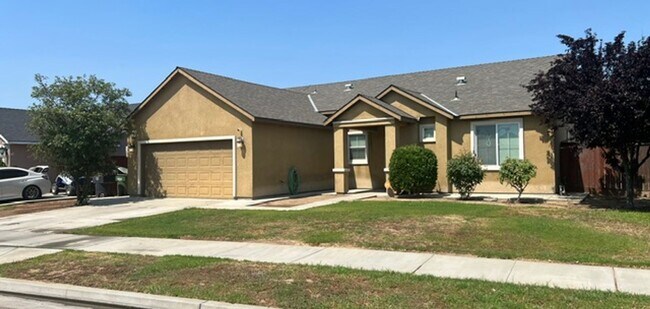 Building Photo - Dinuba House For Rent