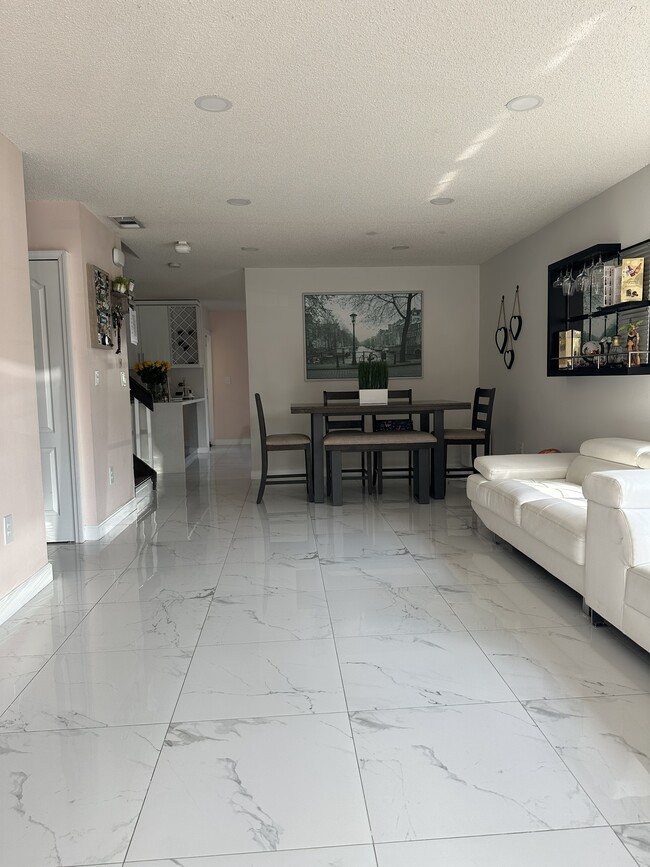 Building Photo - 15861 SW 70th Terrace