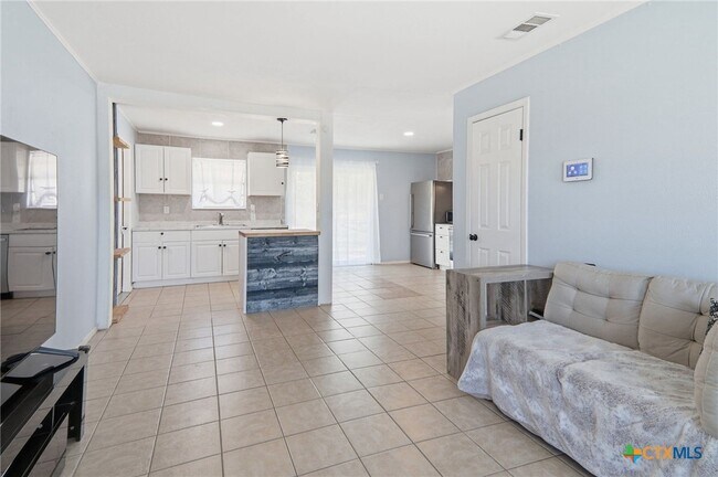 Building Photo - 1403 Little St