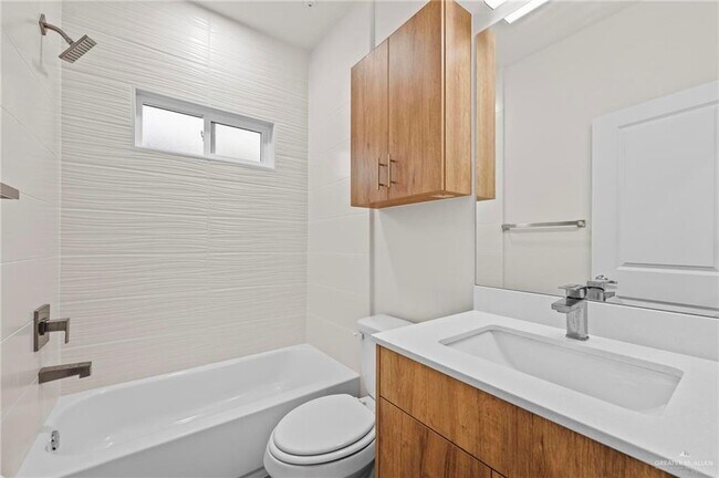 Building Photo - 14 Brito Ln