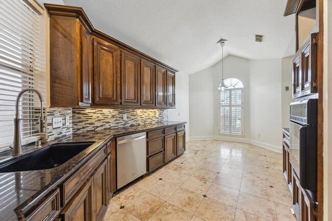 Building Photo - 1339 Parkway Ct