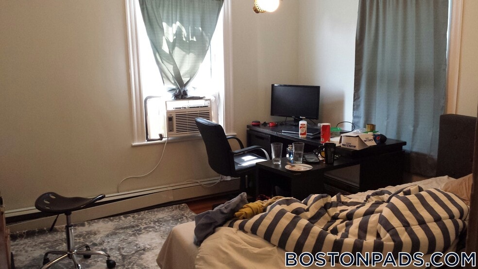 Building Photo - 94 Heath St