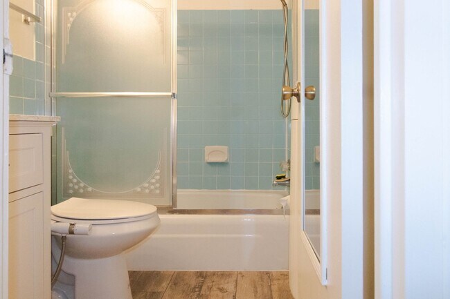 Building Photo - Beautiful top-level 1 bedroom, 1 bathroom condo in Alexandria City