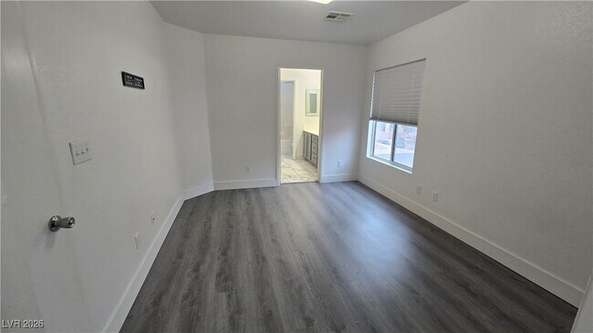 Building Photo - 5205 El Castano Ave