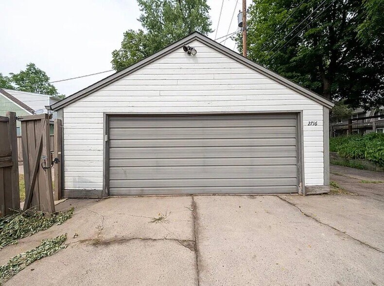Building Photo - 2716 Abbott Ave N