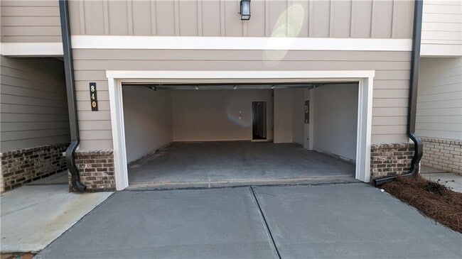 Building Photo - 840 Pt Pl Dr