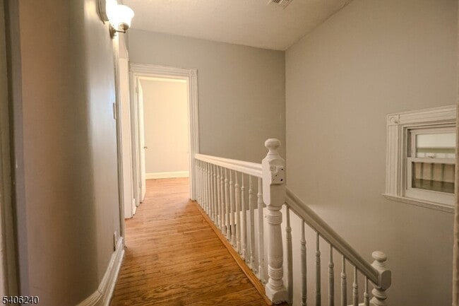 Building Photo - 106 S 11th St