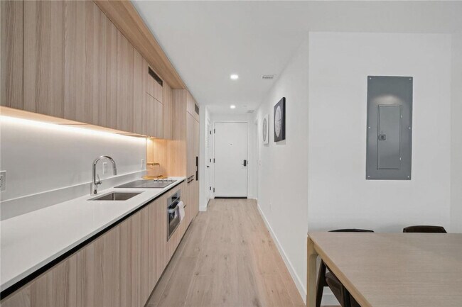 Building Photo - 225 N Miami Ave