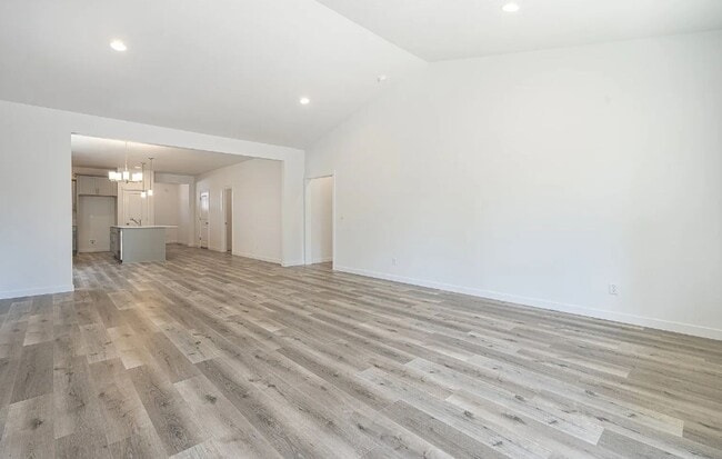 Building Photo - 718 Tigerlily St